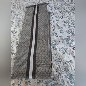 Authentic Gucci Gray and Black Patterned Scarf For Men